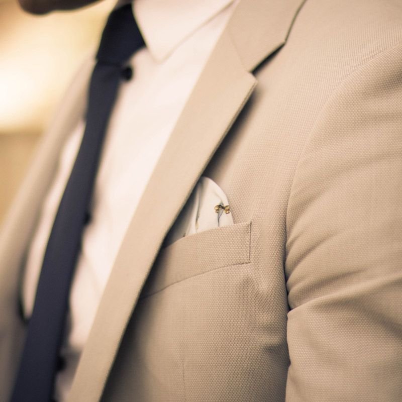 Cómo elegir el traje de padrino de boda correcto
