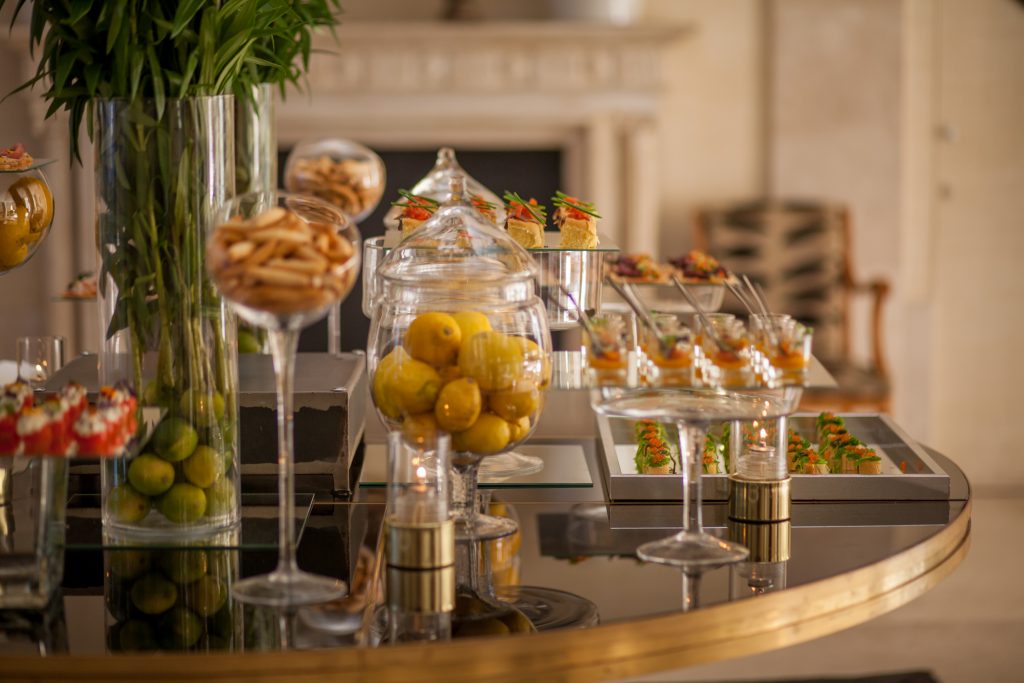 mesa de chuches para bodas y aperitivos